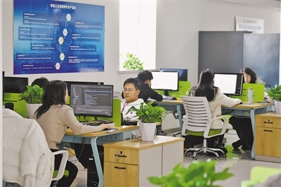 奋楫笃行启新局 北京信息技术咨询服务在数字浪潮中破浪前行